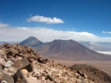 Vista Licancabur y Juriques desde Cumbre Cerro Toco
