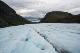 Canales supraglaciales y todo un sistema fluvial por/entre la lengua del glaciar.
