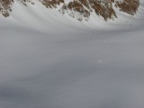 Un helicoptero capto nuestro avance por la rampa superior del glaciar Universidad.jpg
