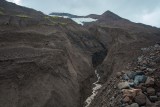 Profundos cañones que bajan desde los glaciares superiores del volcán, con materiales muy poco consolidados y propicios para la erosión.