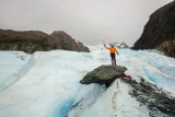 Bloque errático sobre el glaciar.