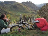 disfrutando un cafecito en la montaña