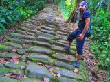 Escaleras en piedra hacia Teyuna
