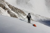 Pablo bajando por la morrena lateral del glaciar Universidad.JPG