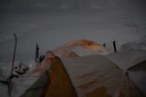 La Luna llena por la noche iluminando nuestro campamento.JPG