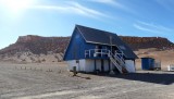 Refugio Claudio Lucero, atras los restos quemados del Ref. Murray