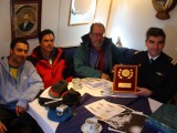 En la mesa de oficiales