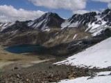 Valle del Condoriri. Abajo se ve la Laguna Chiar Kota, donde hicimos el Campamento Base, y atrás de esta el Cerro Austria.