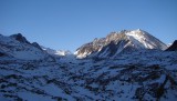 Al fondo, la lengua terminal del glaciar Universidad.JPG